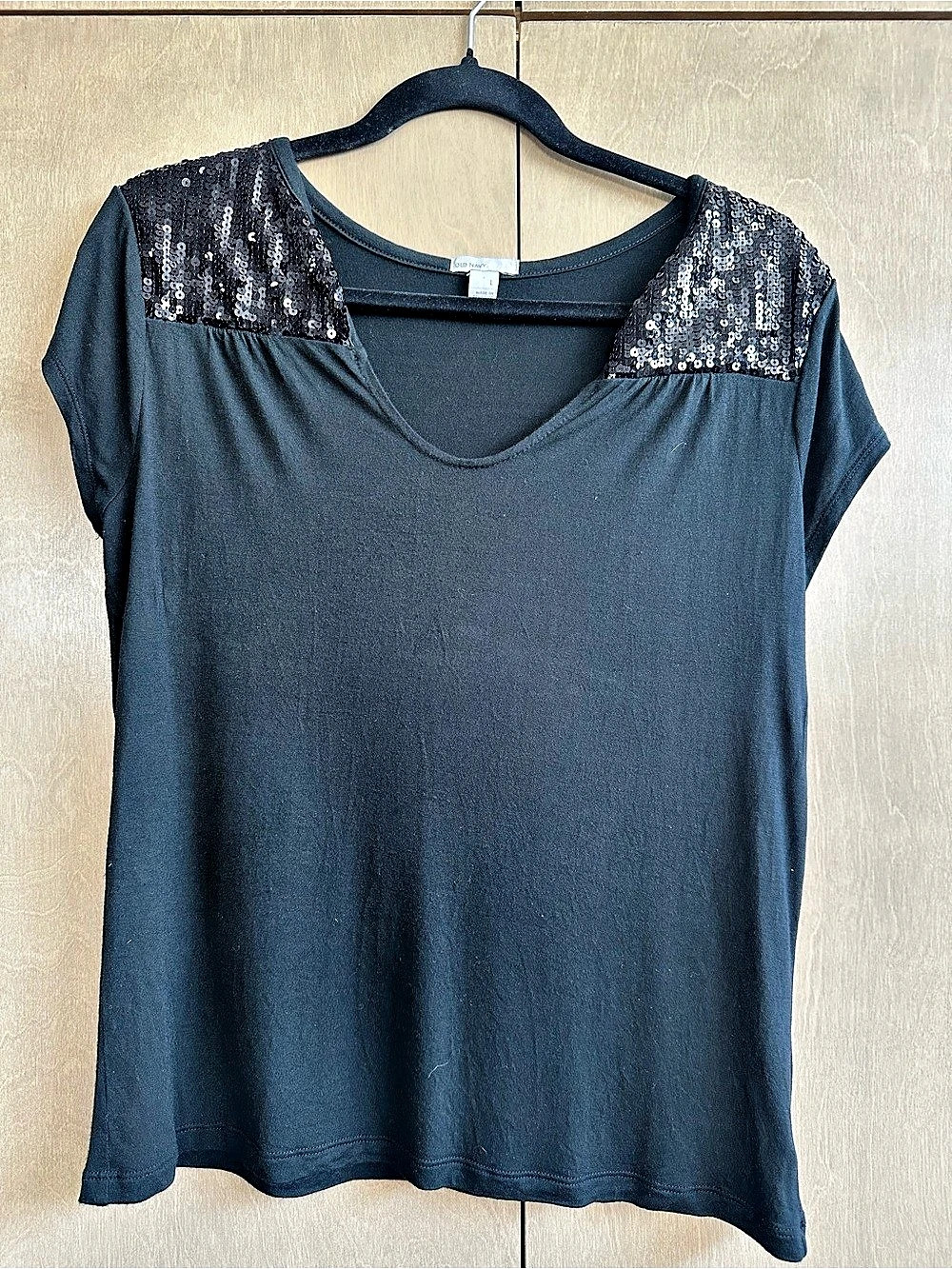 Old Navy Black Sequin Shoulder V-Neck Top Size L